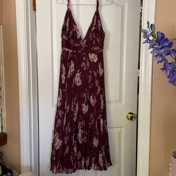 Burgundy Floral Pleated Gown - Picture 3 of 7